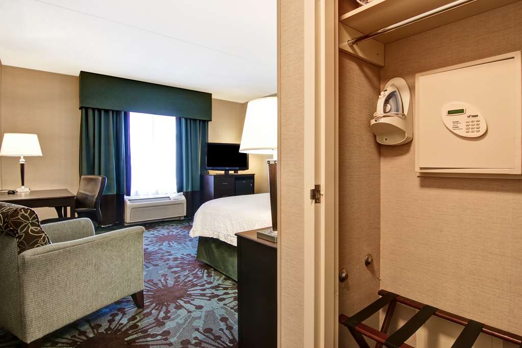 Фото Hampton Inn by Hilton Toronto Airport Corporate Centre