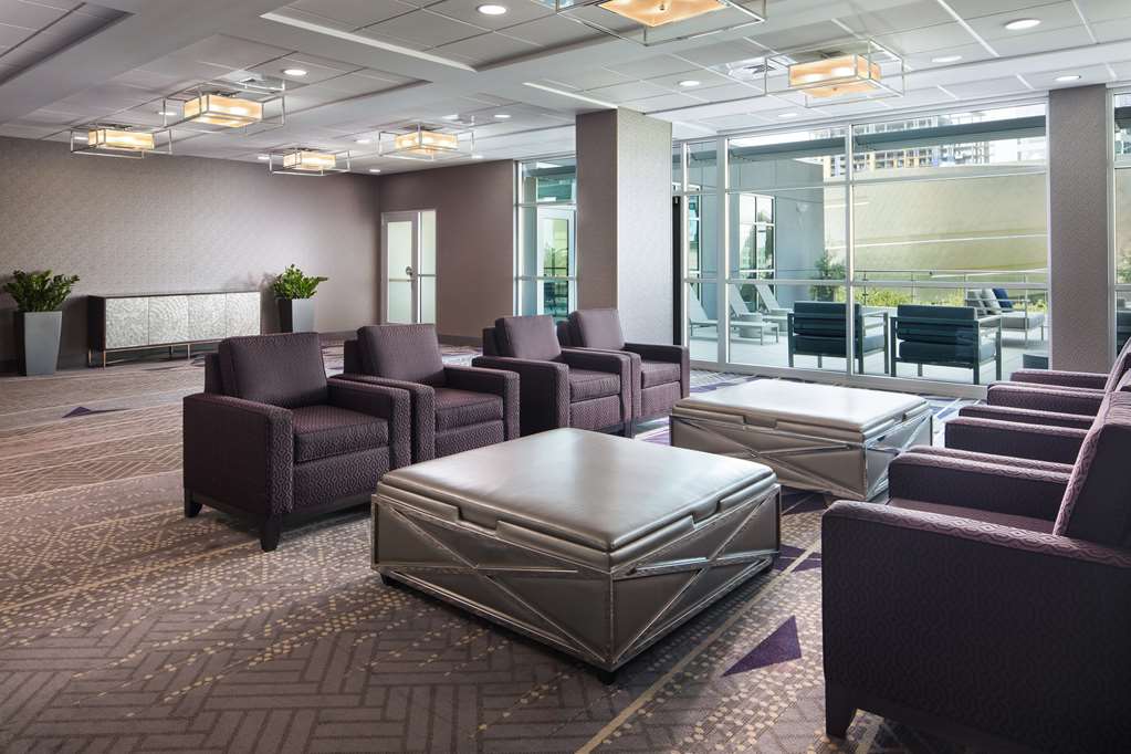 Фото Embassy Suites by Hilton Charlotte Uptown