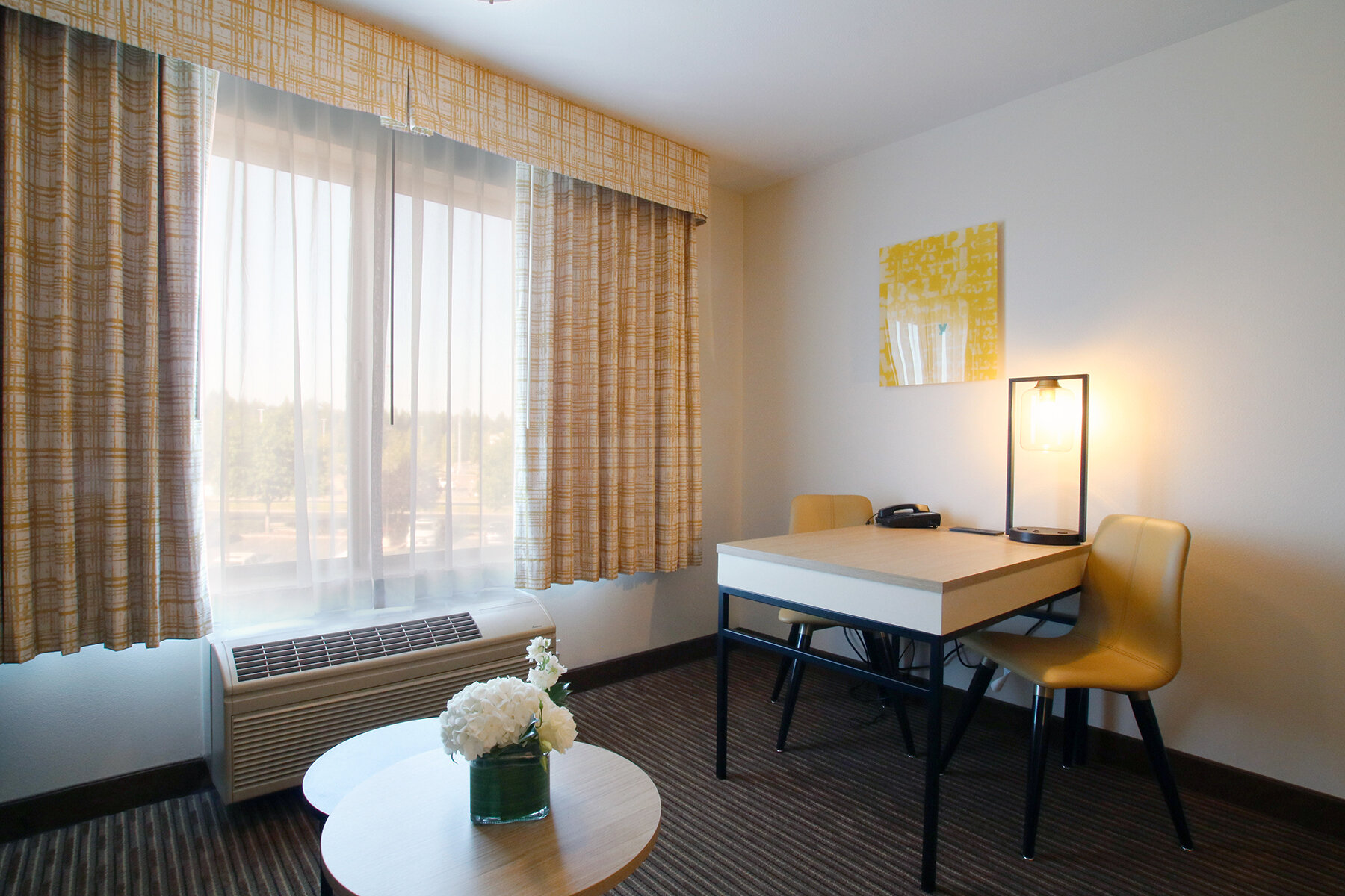 Фото Oxford Suites Spokane Valley