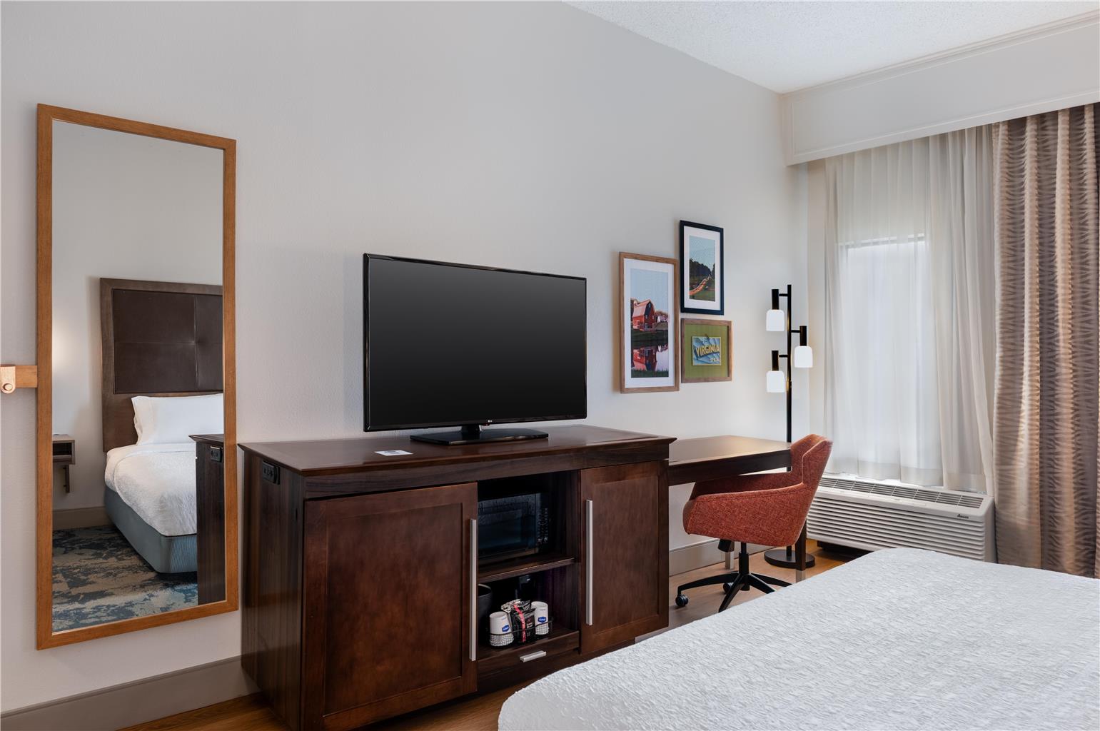Фото Hampton Inn South Hill