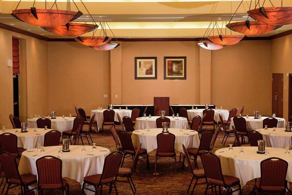 Фото Embassy Suites by Hilton Minneapolis North