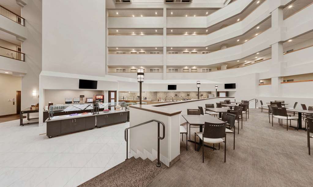 Фото Embassy Suites by Hilton Milwaukee Brookfield