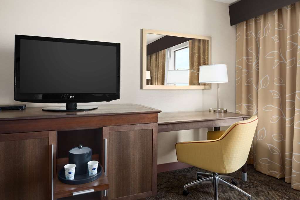 Фото Hampton Inn & Suites Detroit/Sterling Heights