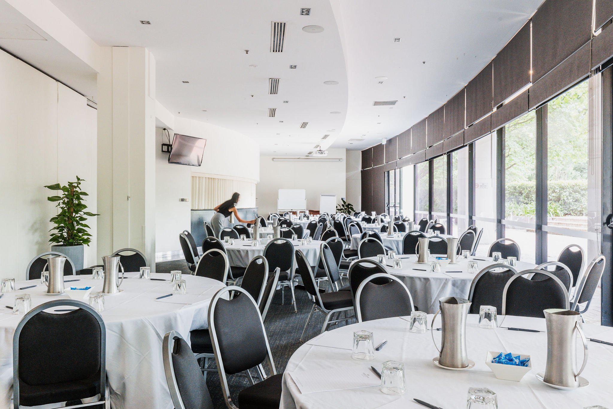 Фото Crowne Plaza Canberra