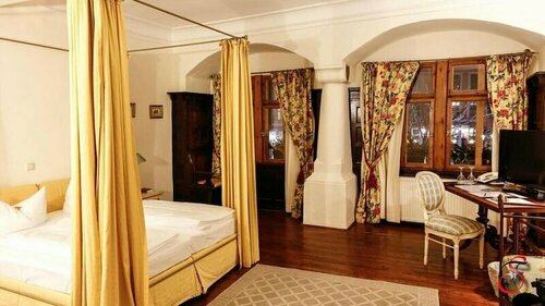 Гостиница Hotel Adler & x26; Eiscafe Aquila в Рудольштадте