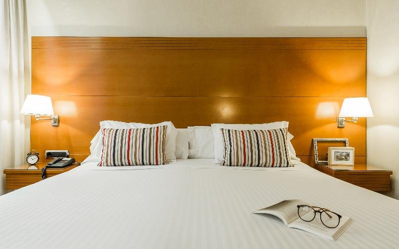 Фото Aparthotel Mariano Cubi Barcelona