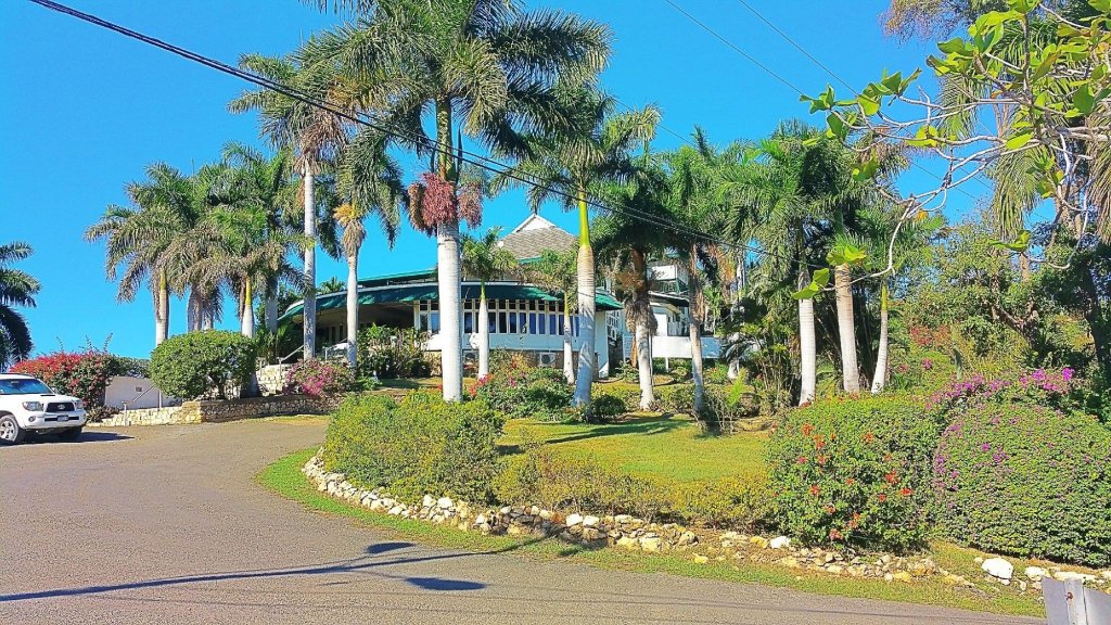 Фото Ocho Rios Getaway Villa at Draxhall