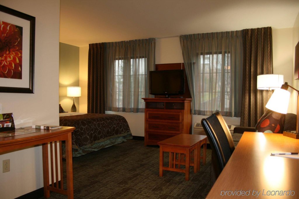 Фото Staybridge Suites Madison East, an Ihg Hotel