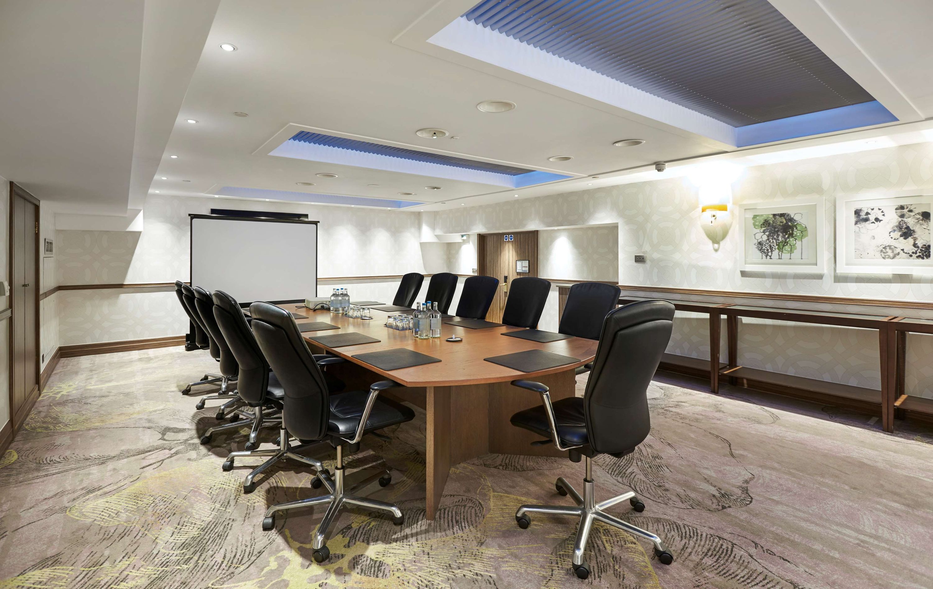 Фото Hilton London Kensington