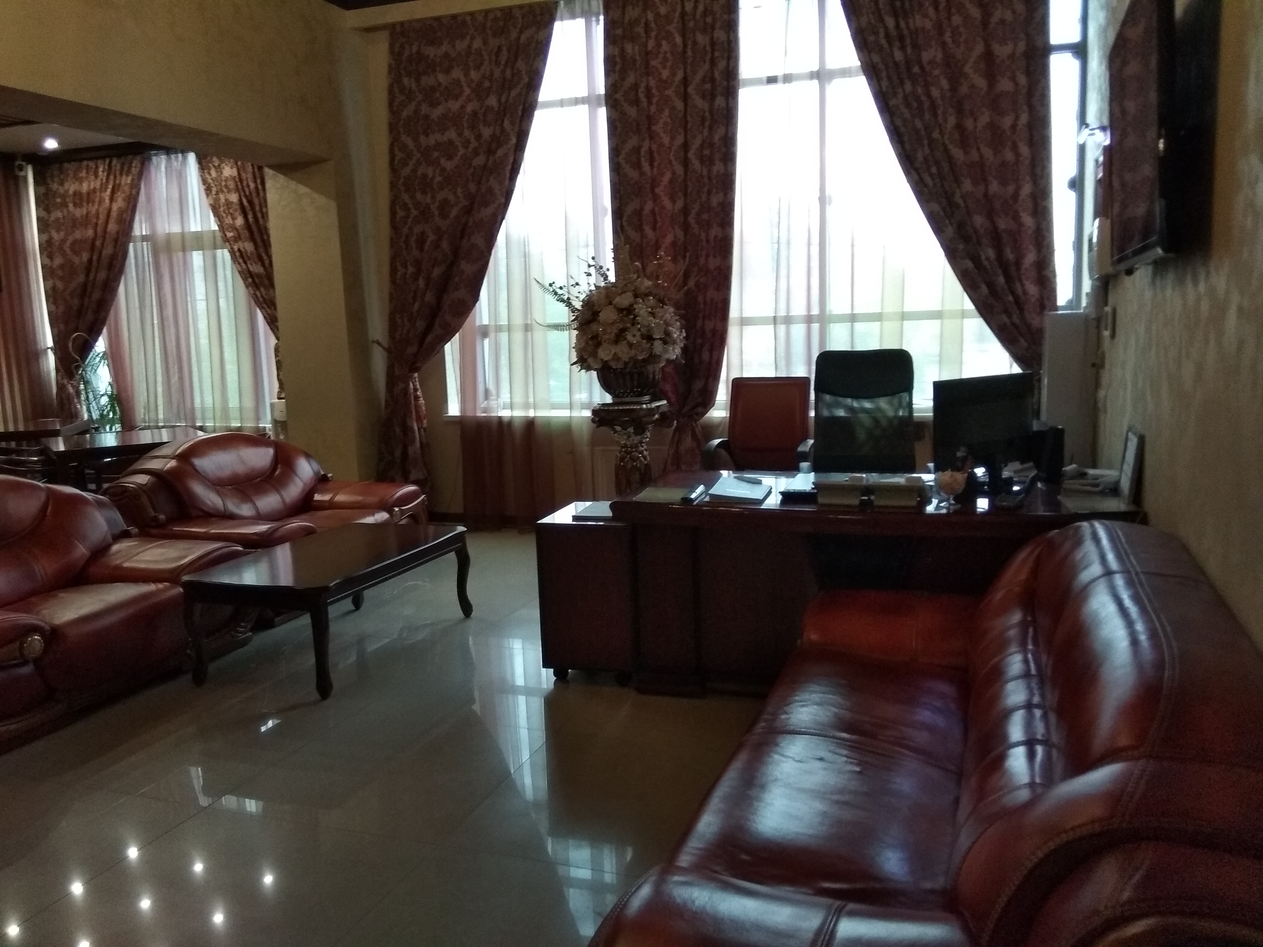 Фото Golden House