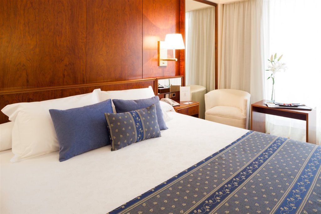 Фото Hotel Royal Plaza