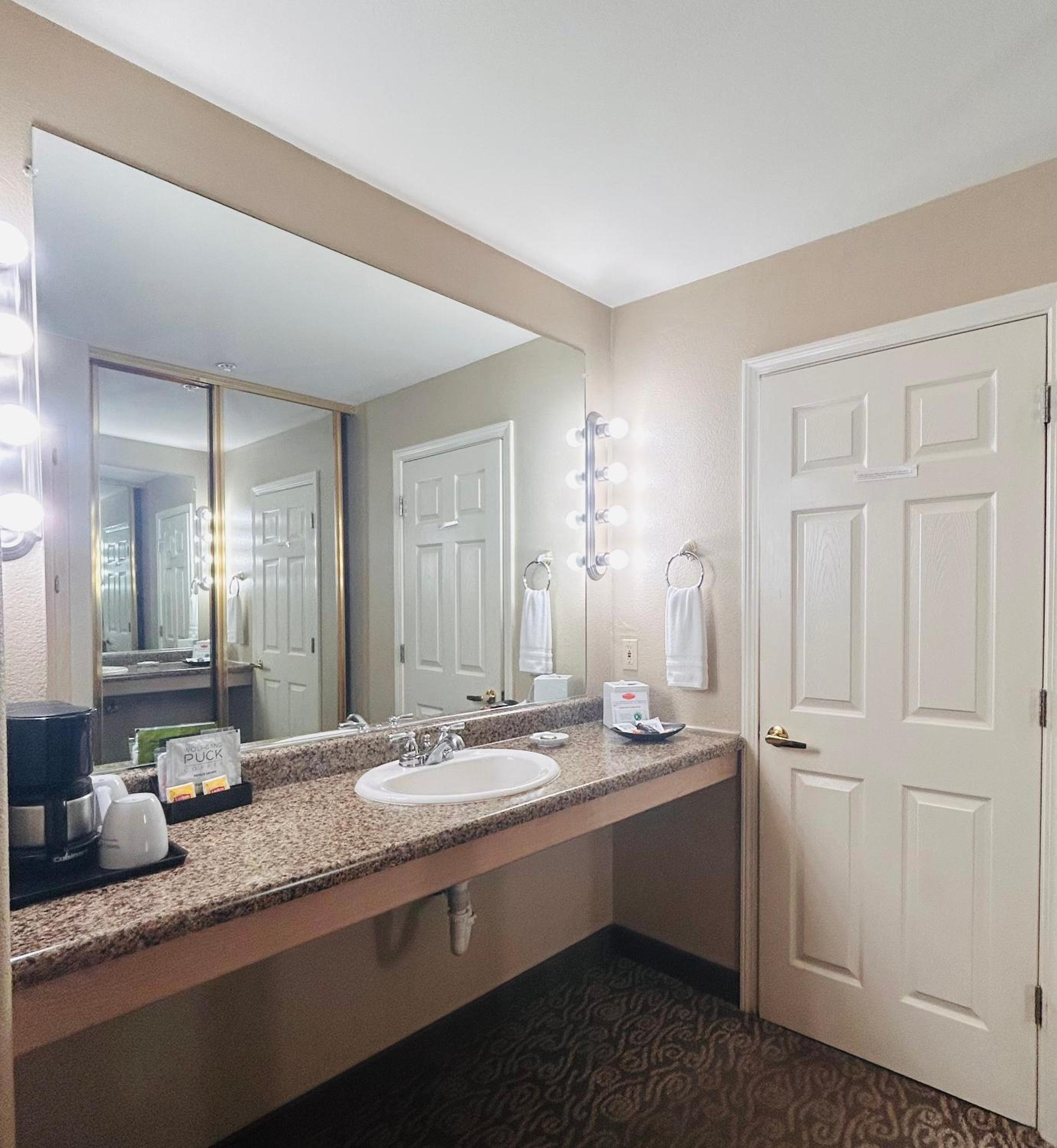 Фото North Cliff Hotel