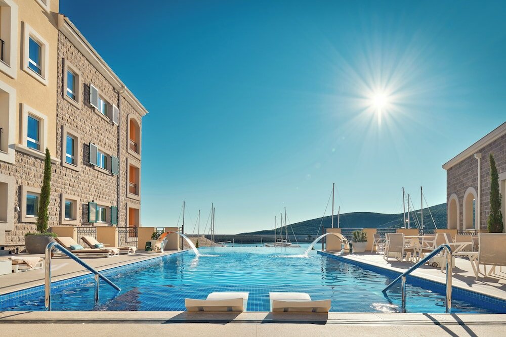 Фото The Chedi Lustica Bay