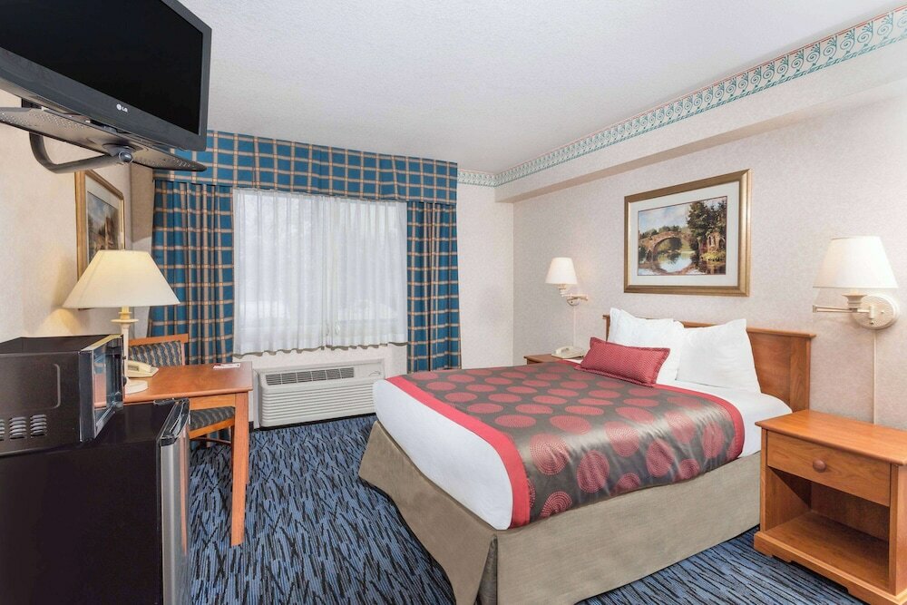 Фото Ramada by Wyndham Kent Seattle Area