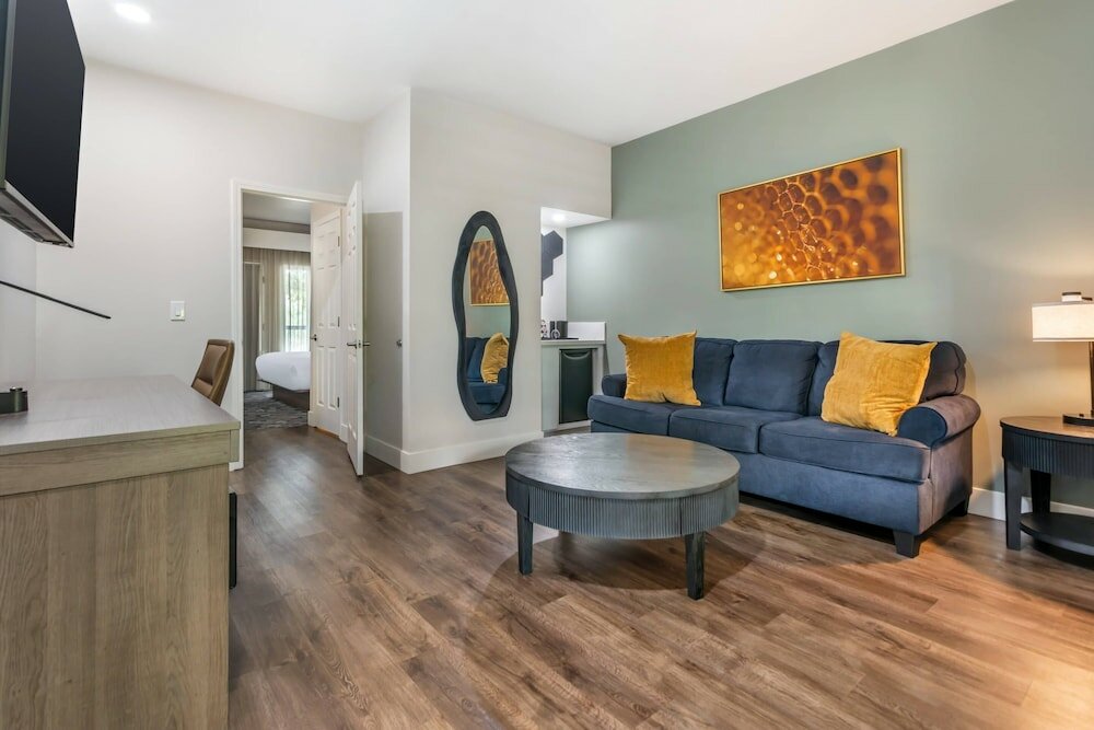 Фото University Park Inn & Suites
