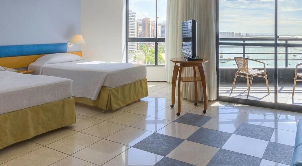 Фото Iate Plaza Hotel