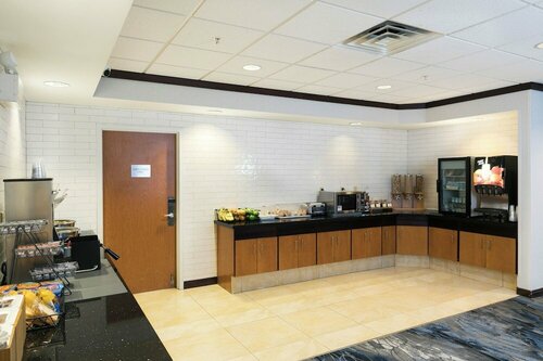 Гостиница Fairfield Inn & Suites by Marriott Milwaukee Airport в Ок Крике