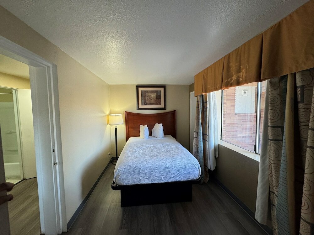 Фото Travelodge by Wyndham Klamath Falls