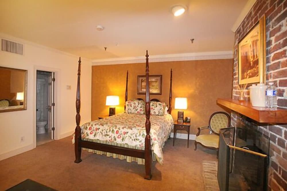 Фото 17Hundred90 Inn and Restaurant