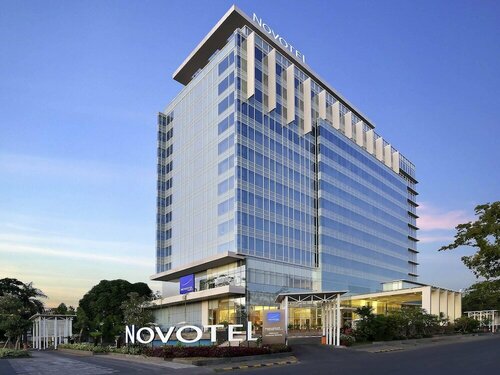 Внешний вид отеля Novotel Makassar Grand Shayla в Макасаре, фото 1