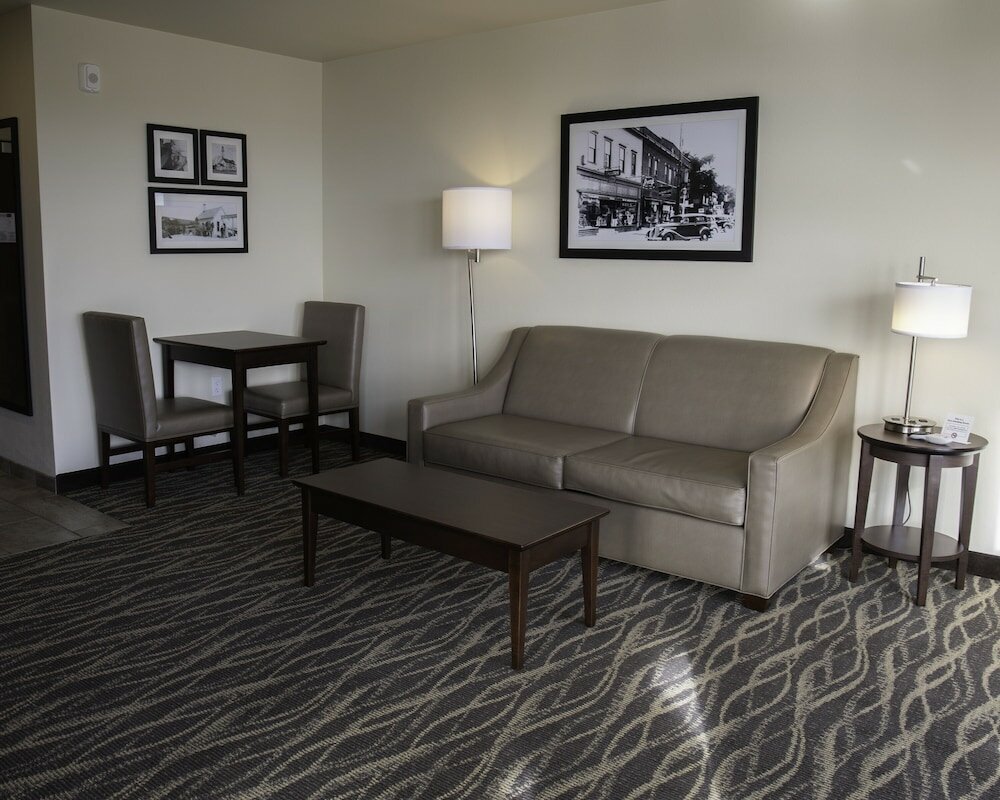 Фото Cobblestone Hotel & Suites - Two Rivers