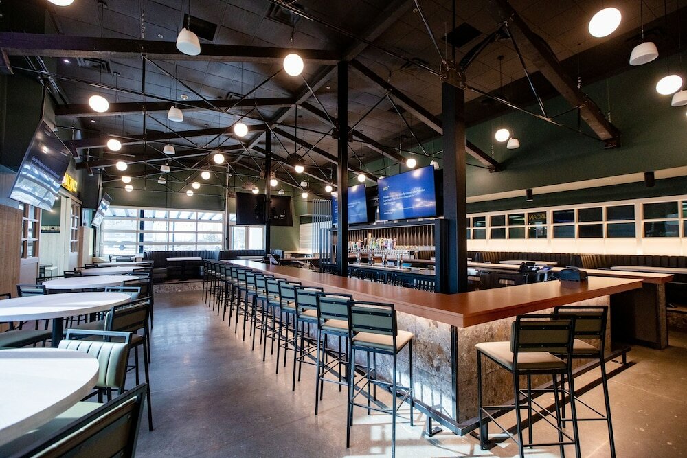 Фото Four Points by Sheraton Edmonton Gateway