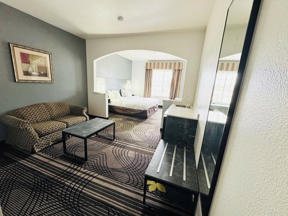 Фото FairBridge Inn & Suites Cleburne