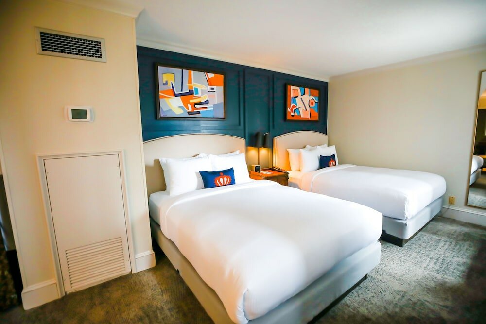 Фото The Dunhill Hotel