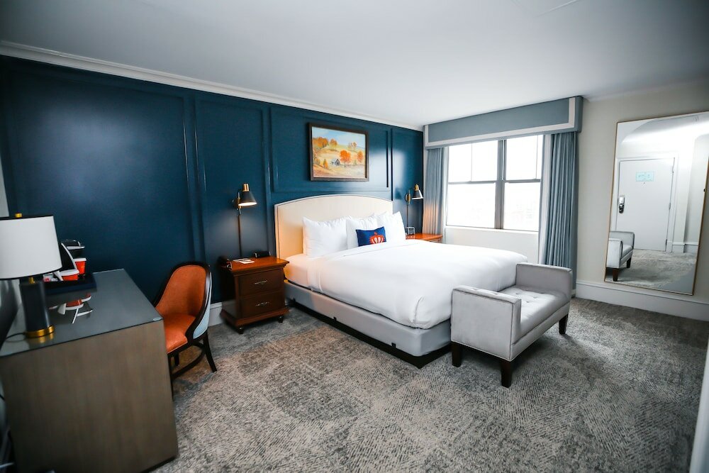 Фото The Dunhill Hotel