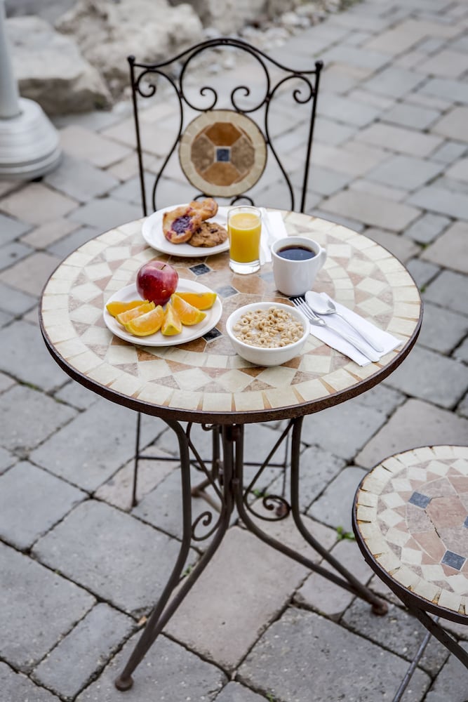 Фото Monte Carlo Inn Toronto West Suites