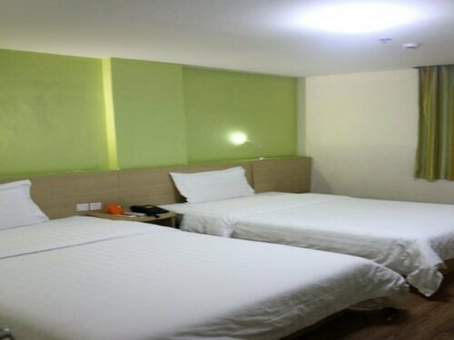 Гостиница 7Days Inn Huaihua Mayang Binhe Road в Хунани