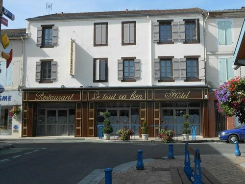 Гостиница Hotel Restaurant Le Tout Va Bien в Кастельсарразене