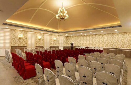 Гостиница Flora Charishma Residency Aluva в Керале