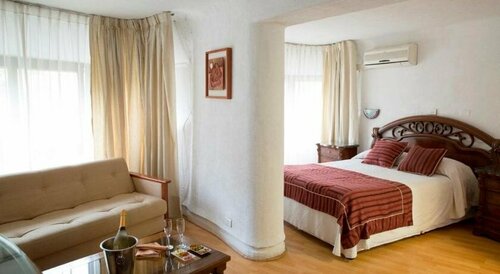 Гостиница Hotel Montecarlo в Сантьяго