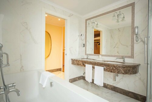 Гостиница Hotel Bristol Palace в Генуе