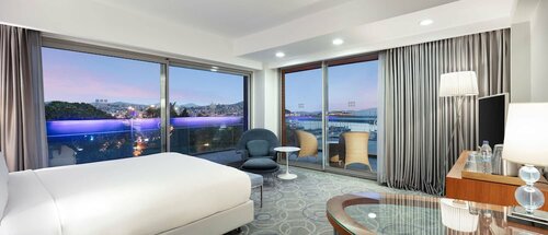 Гостиница DoubleTree by Hilton Hotel Kusadasi в Кушадасы