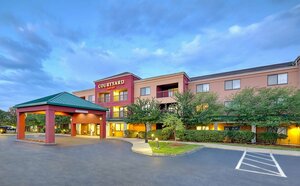 Гостиница Courtyard by Marriott Manchester - Boston Regional Airport