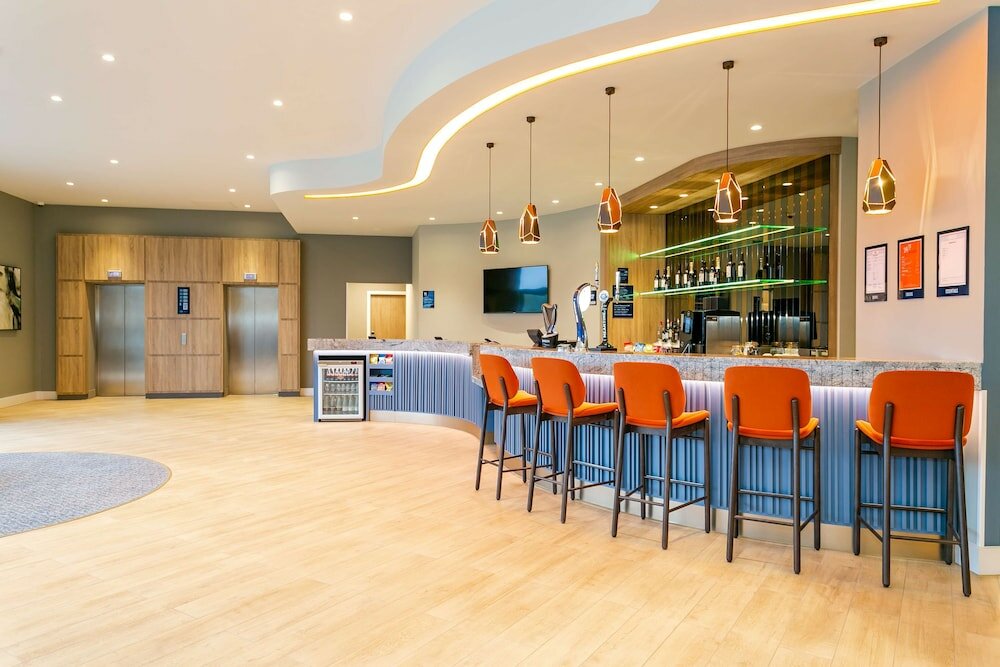 Фото Hampton by Hilton Blackburn