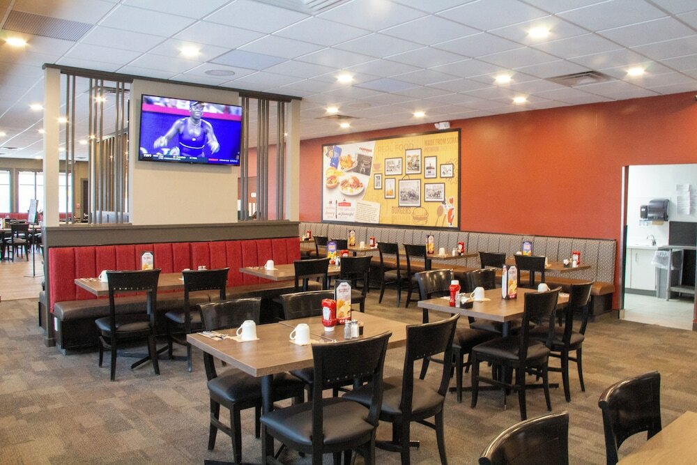 Фото Travelodge by Wyndham Regina