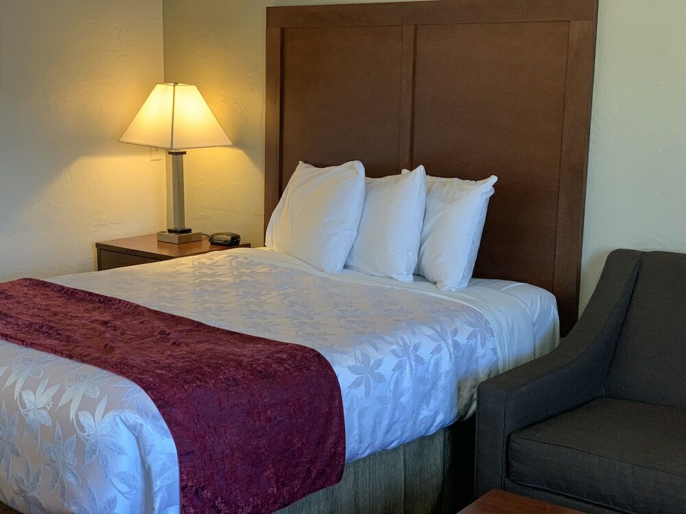 Фото Red Carpet Inn Medford