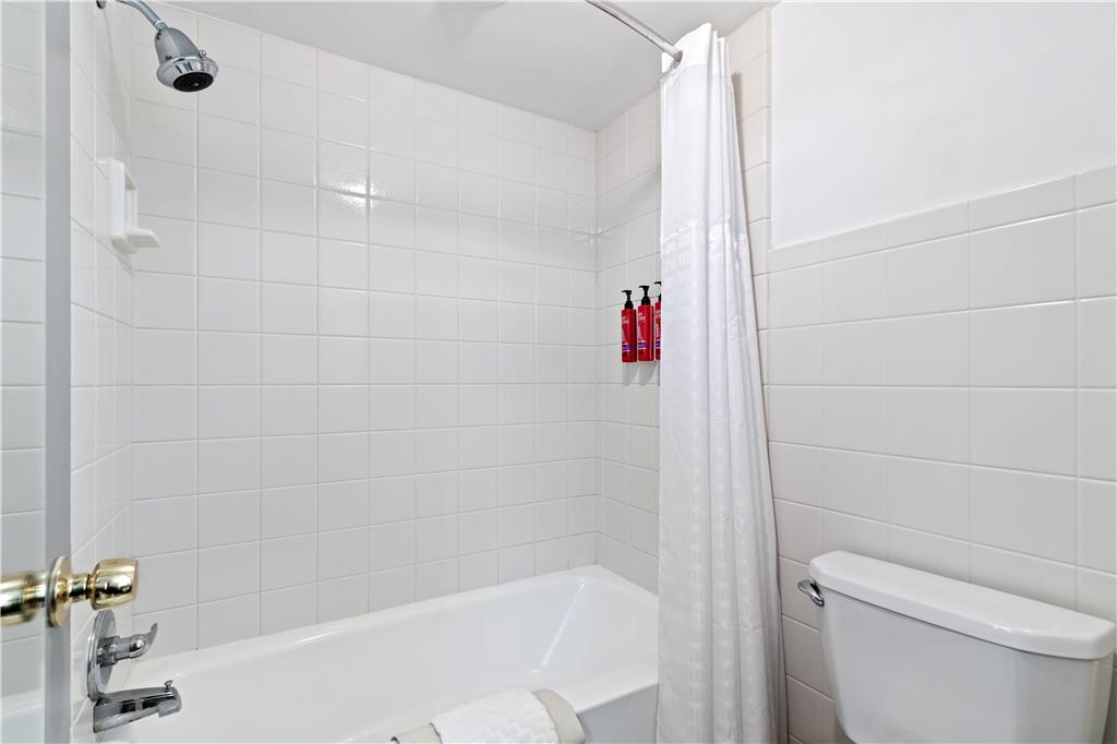Фото Best Western Plus Revere Inn & Suites