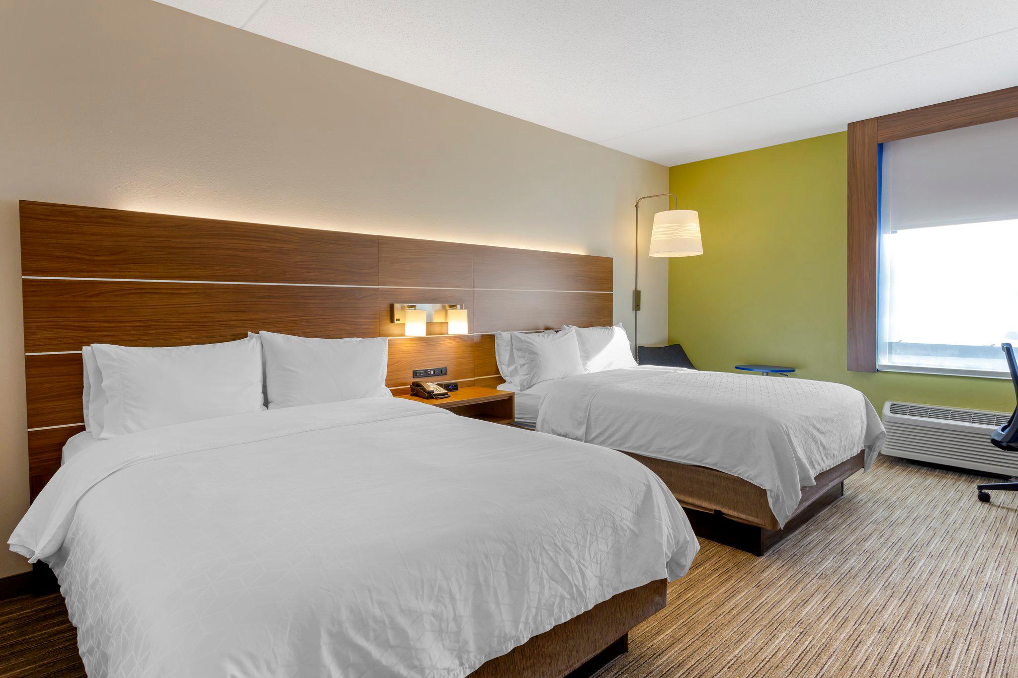 Фото Holiday Inn Express & Suites Harrison