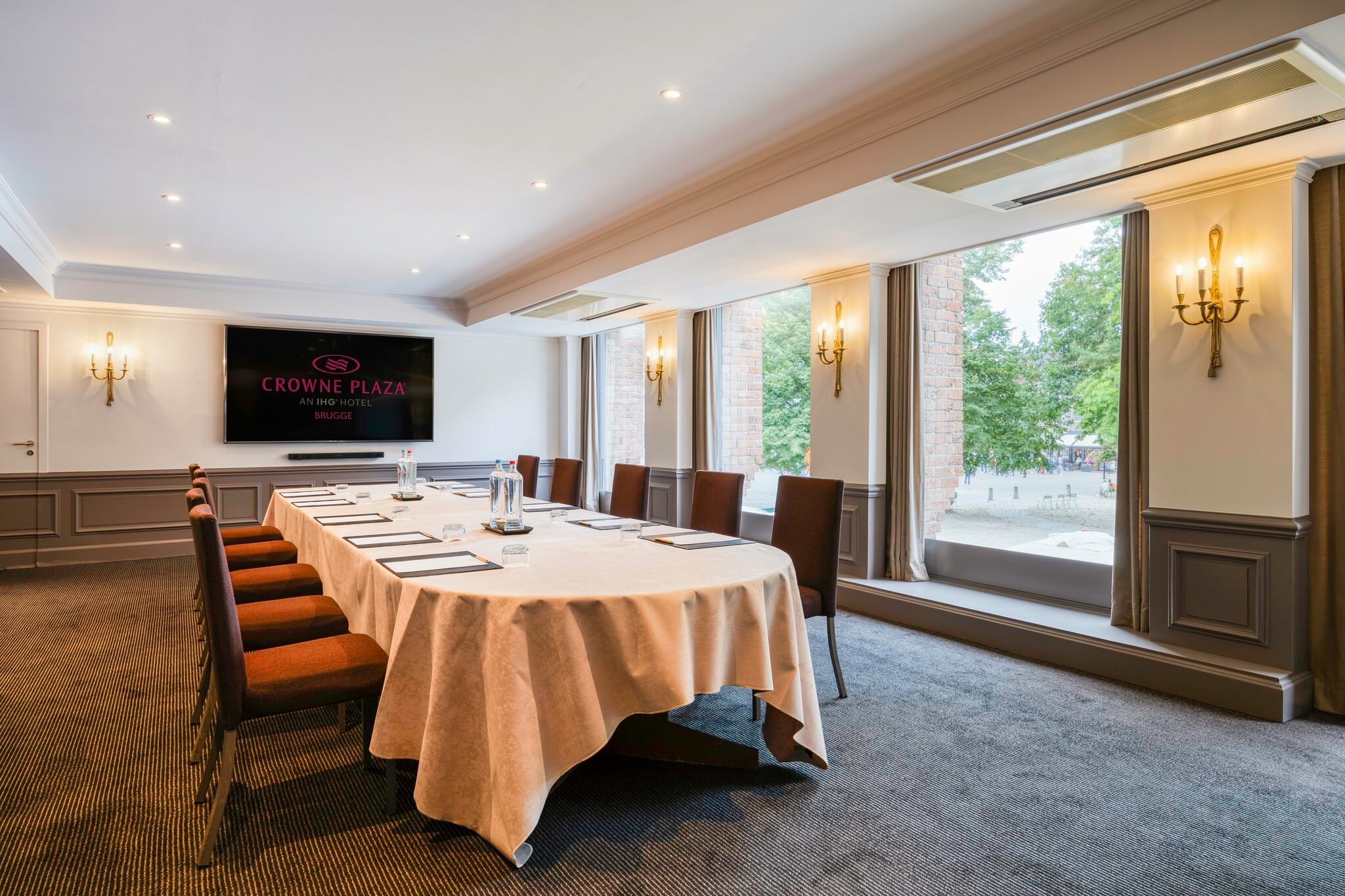 Фото Crowne Plaza Bruges