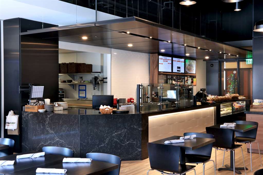 Фото Amway Grand Plaza, Curio Collection by Hilton