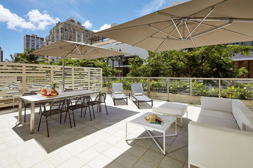 Фото Hilton Garden Inn Waikiki Beach