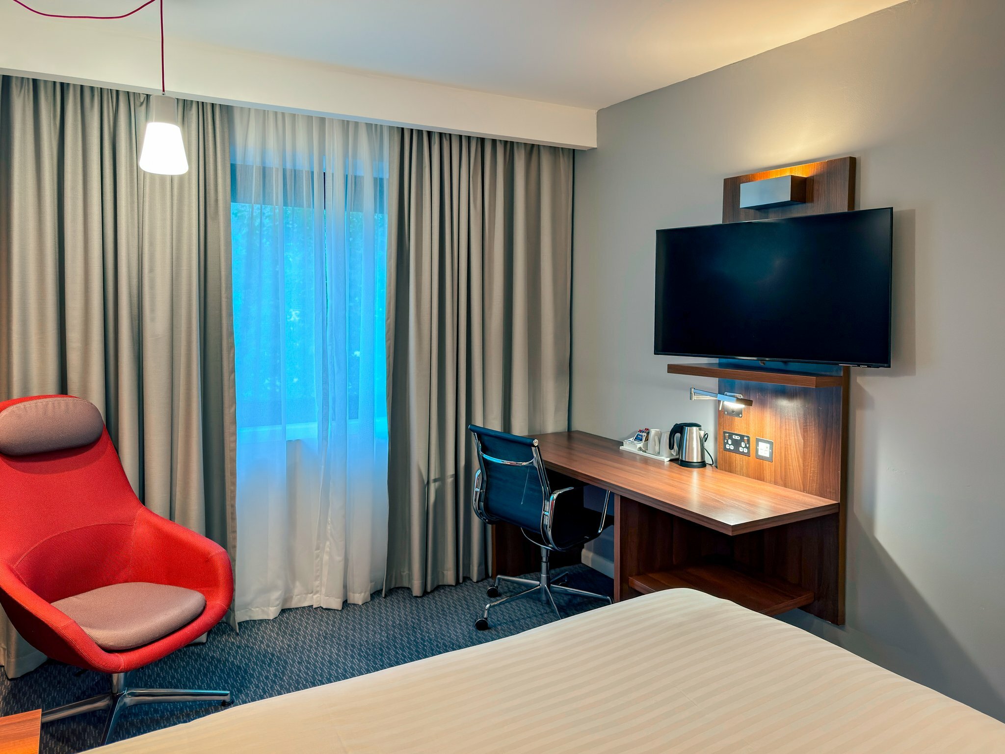 Фото Holiday Inn Express London - Stratford, an Ihg Hotel
