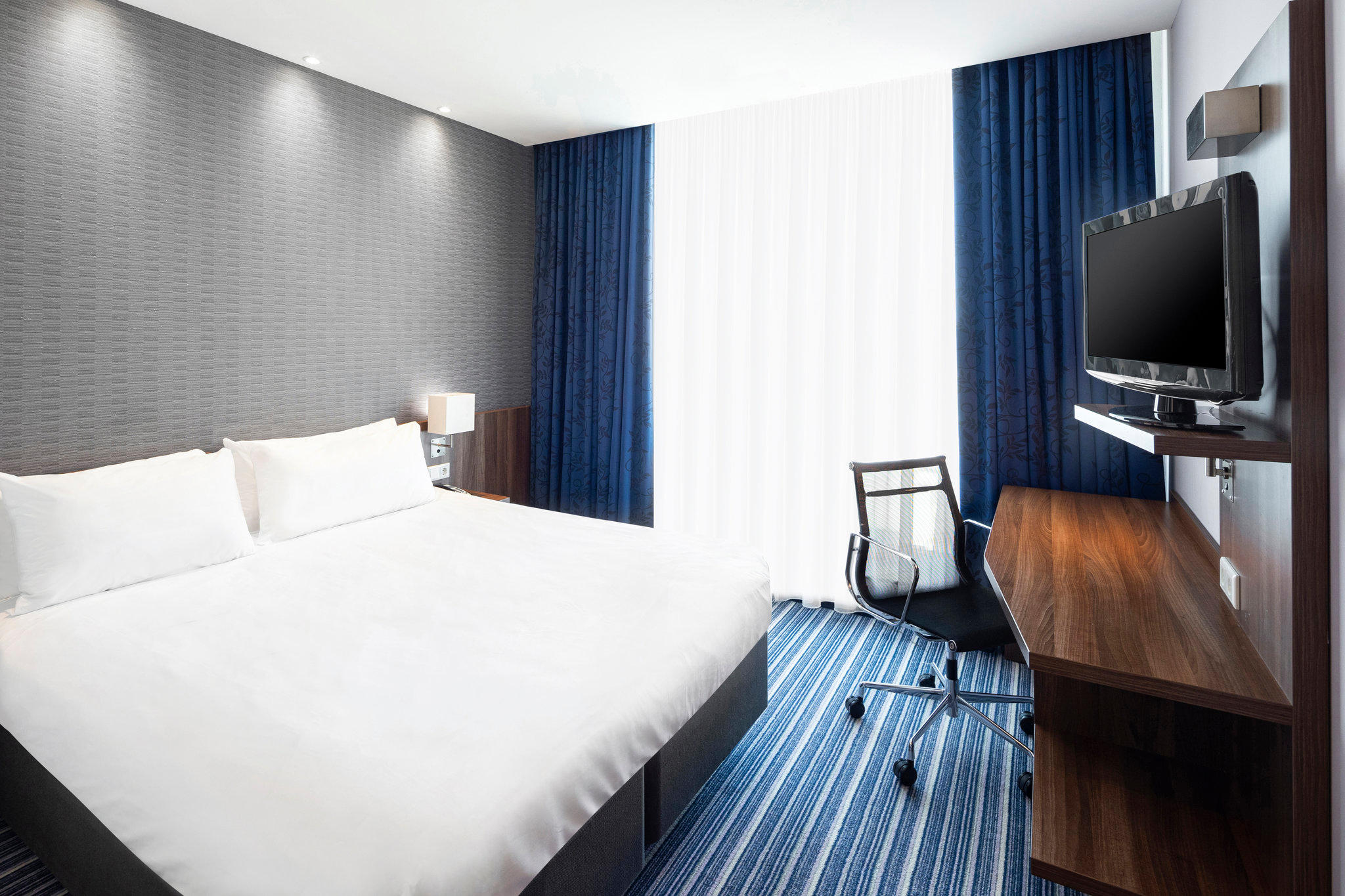 Фото Holiday Inn Express Amsterdam - Schiphol, an Ihg Hotel