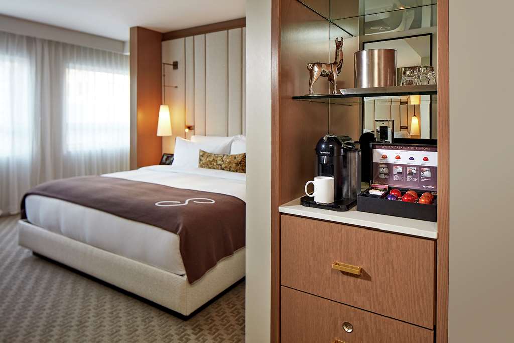 Фото The Statler Dallas Curio Collection by Hilton