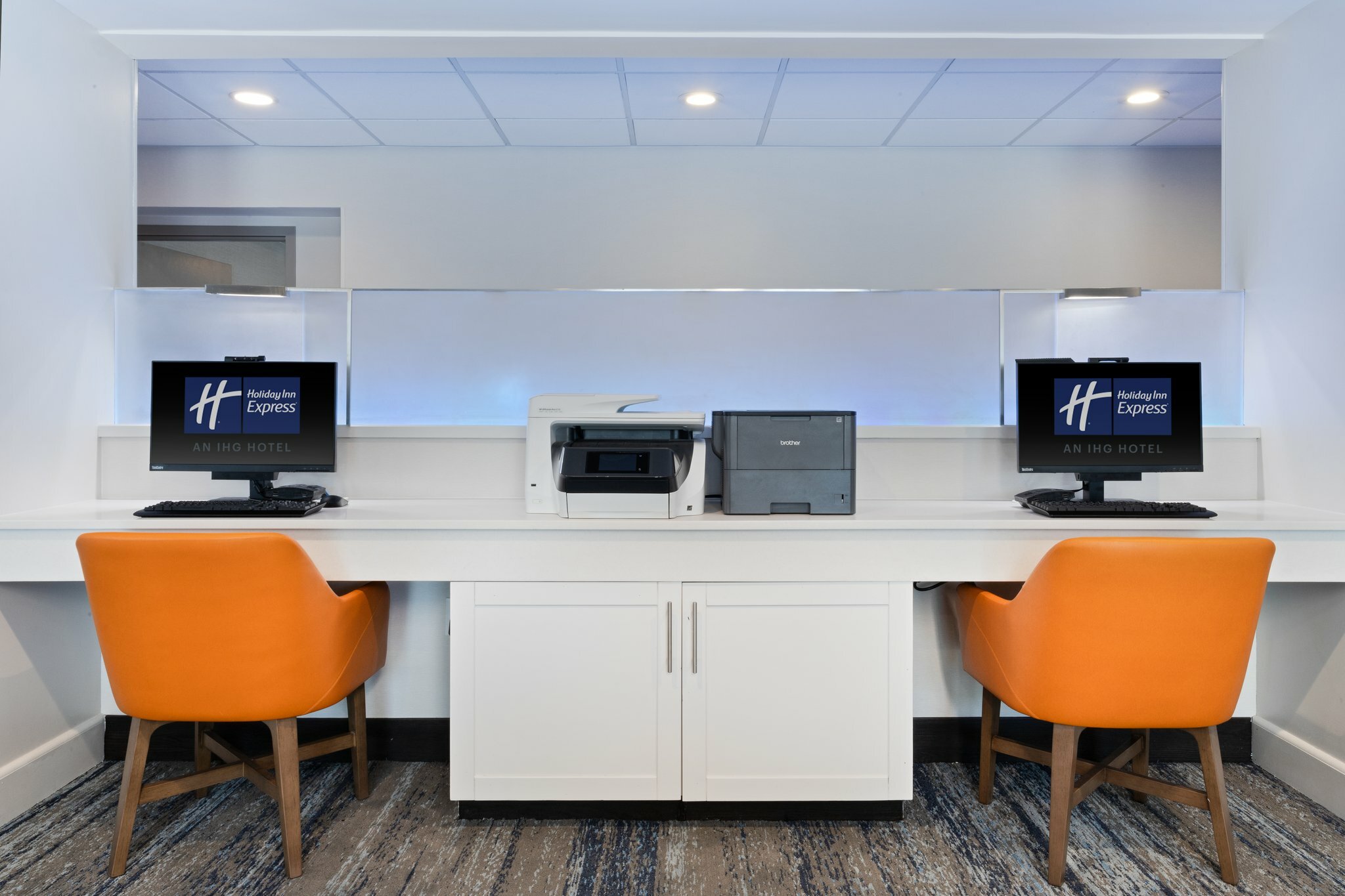 Фото Holiday Inn Express & Suites Cincinnati Riverfront, an Ihg Hotel