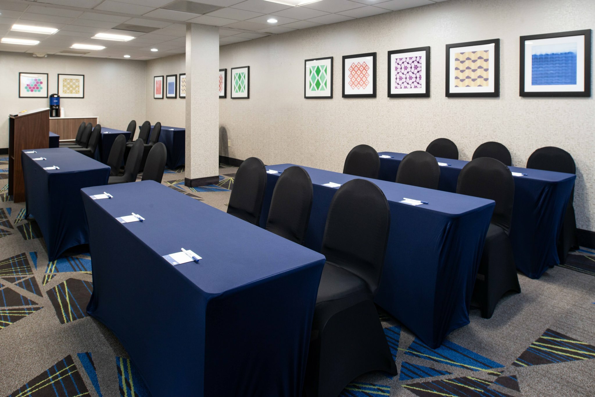 Фото Holiday Inn Express & Suites Los Angeles Downtown West